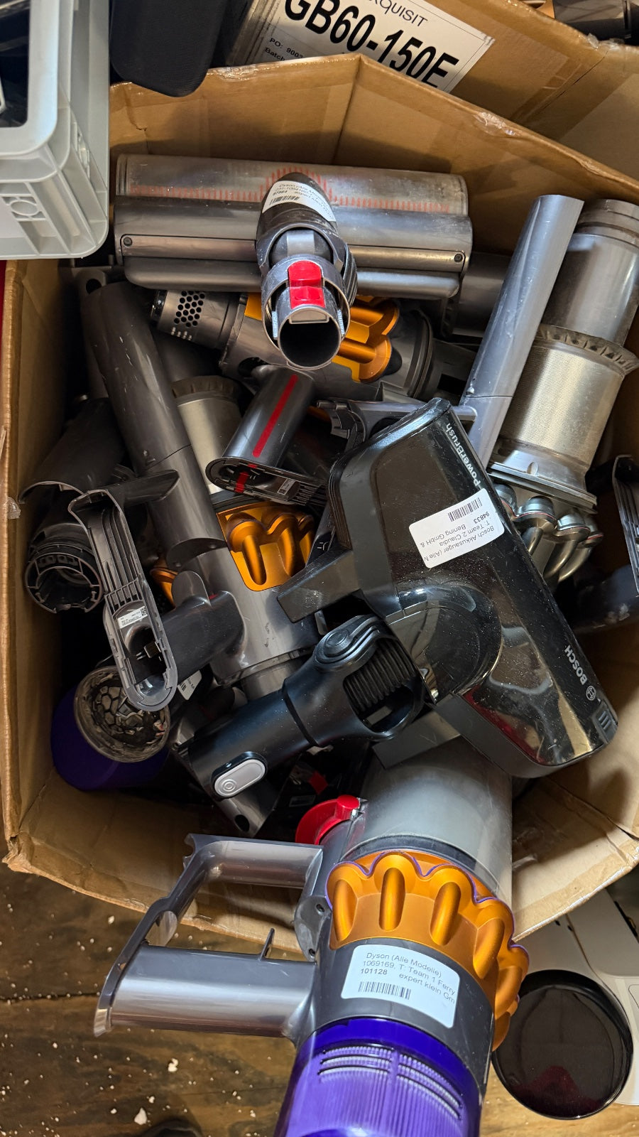Dyson Staubsauger Konvolut – Bastlerware / defekt, Ersatzteilspender