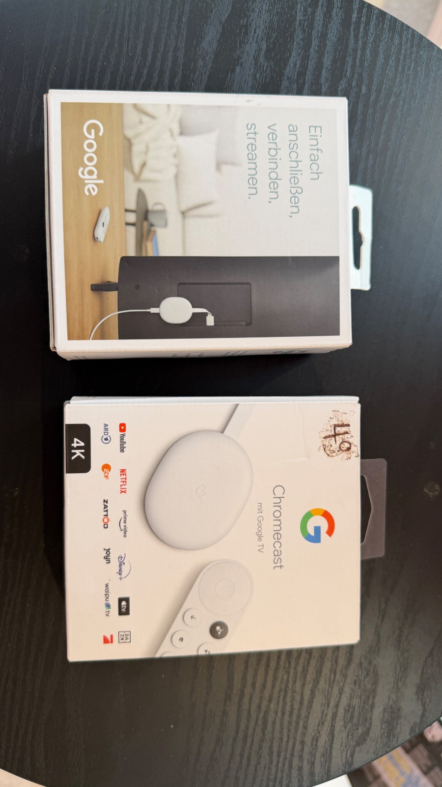 Google Chromecast mit Google TV 4K, weiß – geprüfte B-Ware