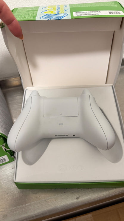 Xbox Wireless Controller Robot White (Model 1914) – Open-Box