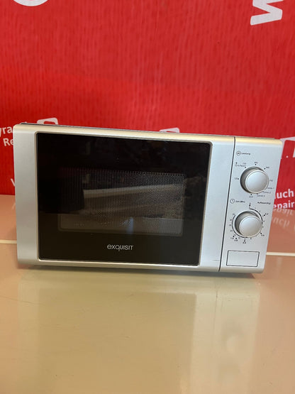 exquisit MW 900-030 G Mikrowelle mit Grill, Silber, 700 W – geprüfte B-Ware