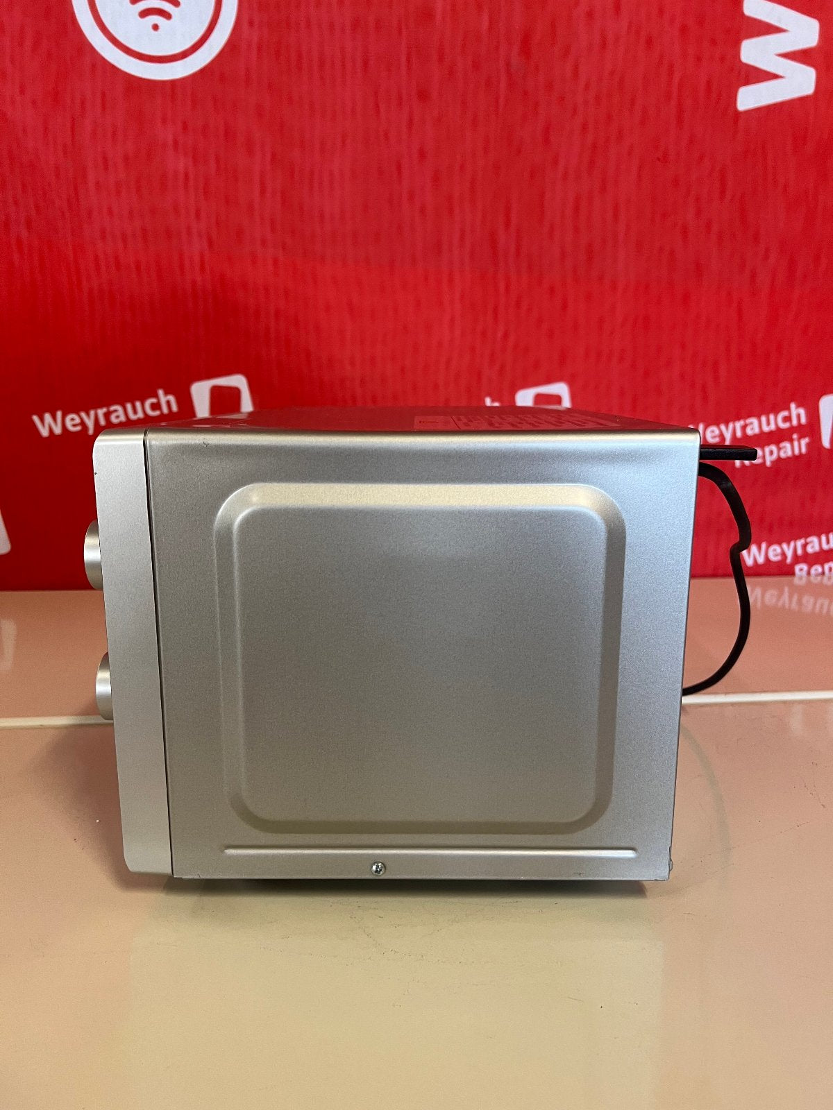 exquisit MW 900-030 G Mikrowelle mit Grill, Silber, 700 W – geprüfte B-Ware