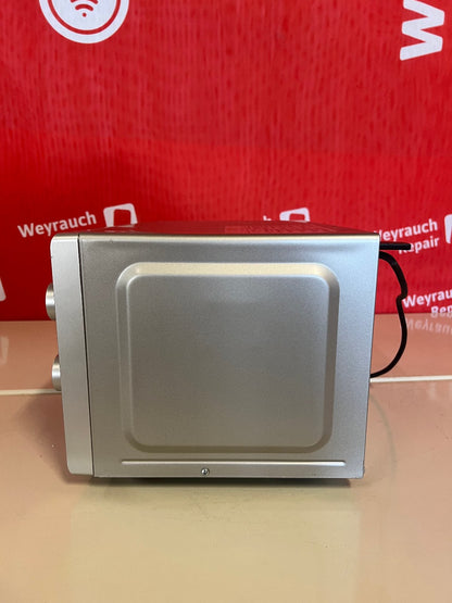 exquisit MW 900-030 G Mikrowelle mit Grill, Silber, 700 W – geprüfte B-Ware