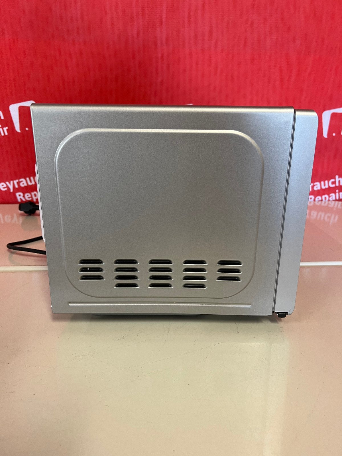 exquisit MW 900-030 G Mikrowelle mit Grill, Silber, 700 W – geprüfte B-Ware