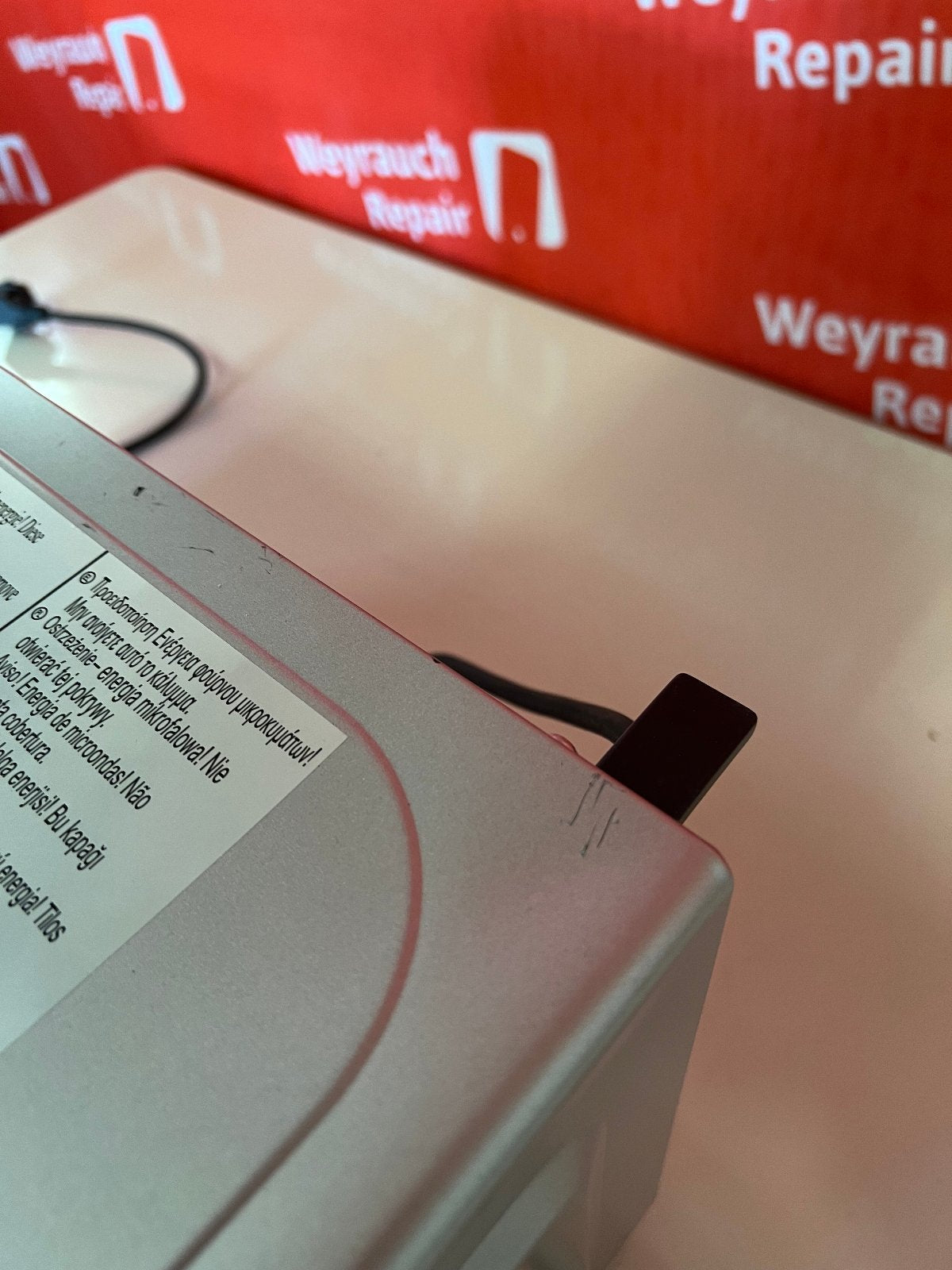 exquisit MW 900-030 G Mikrowelle mit Grill, Silber, 700 W – geprüfte B-Ware