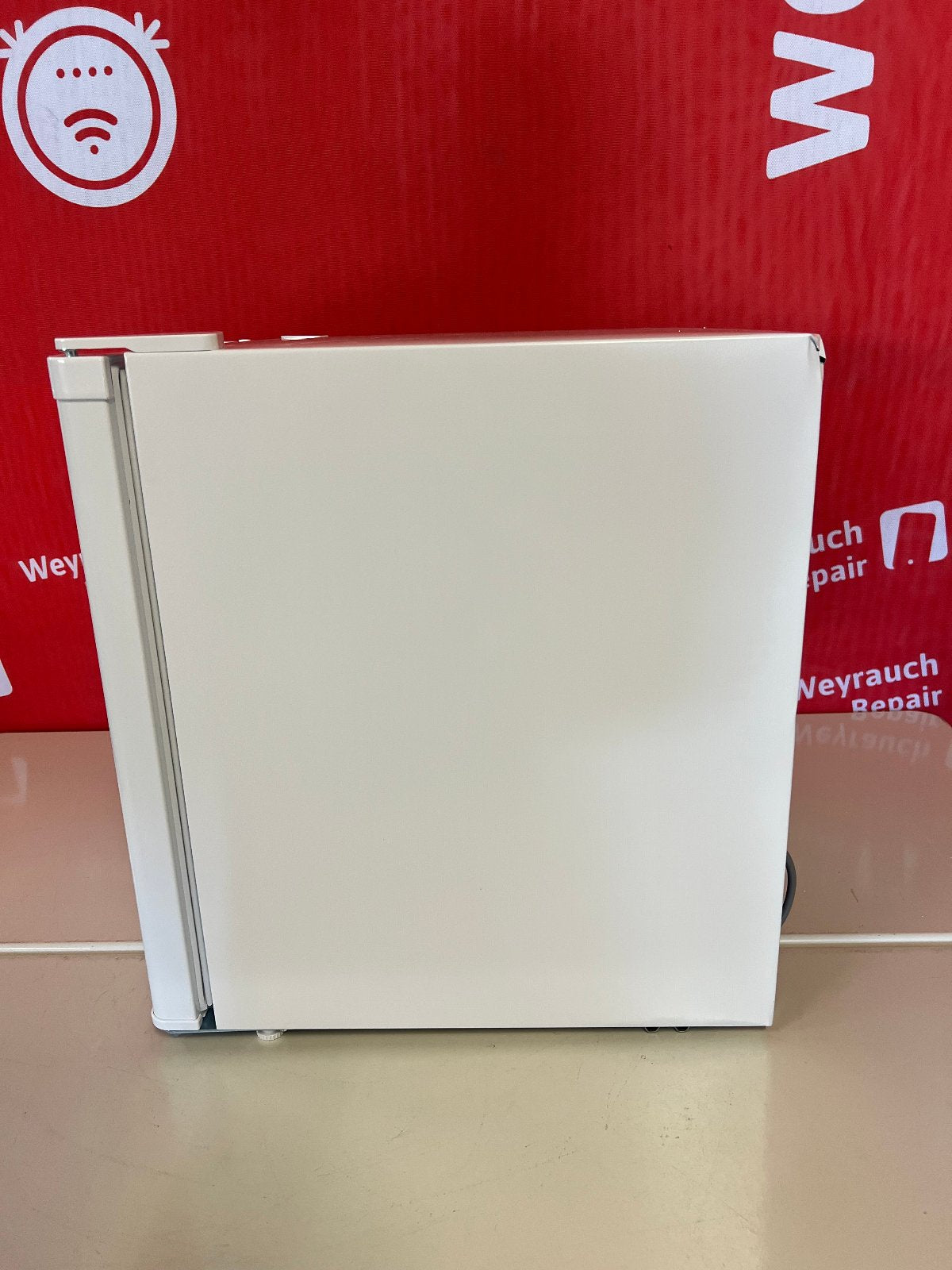 Exquisit Mini-Gefrierschrank GB05-040E weiß 33L – C-Ware Delle