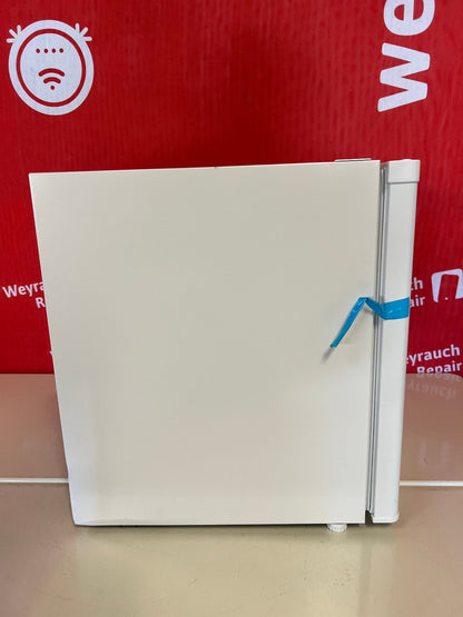 Exquisit Mini-Gefrierschrank GB05-040E weiß 33L – C-Ware Delle