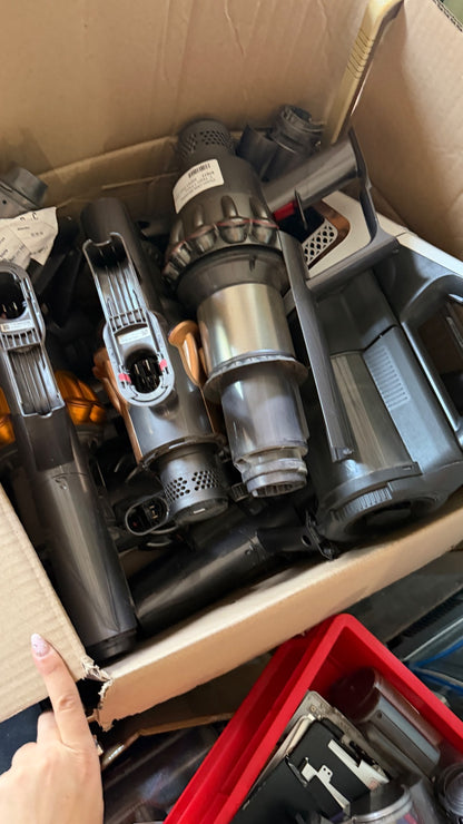 Dyson Staubsauger Konvolut – Bastlerware / defekt, Ersatzteilspender