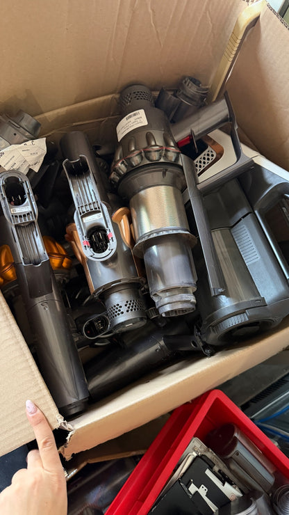 Dyson Staubsauger Konvolut – Bastlerware / defekt, Ersatzteilspender