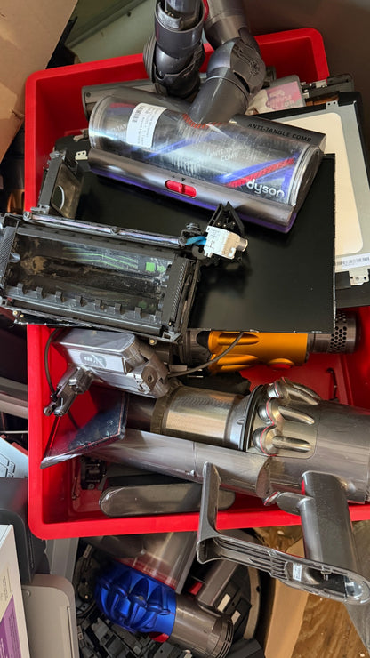 Dyson Staubsauger Konvolut – Bastlerware / defekt, Ersatzteilspender