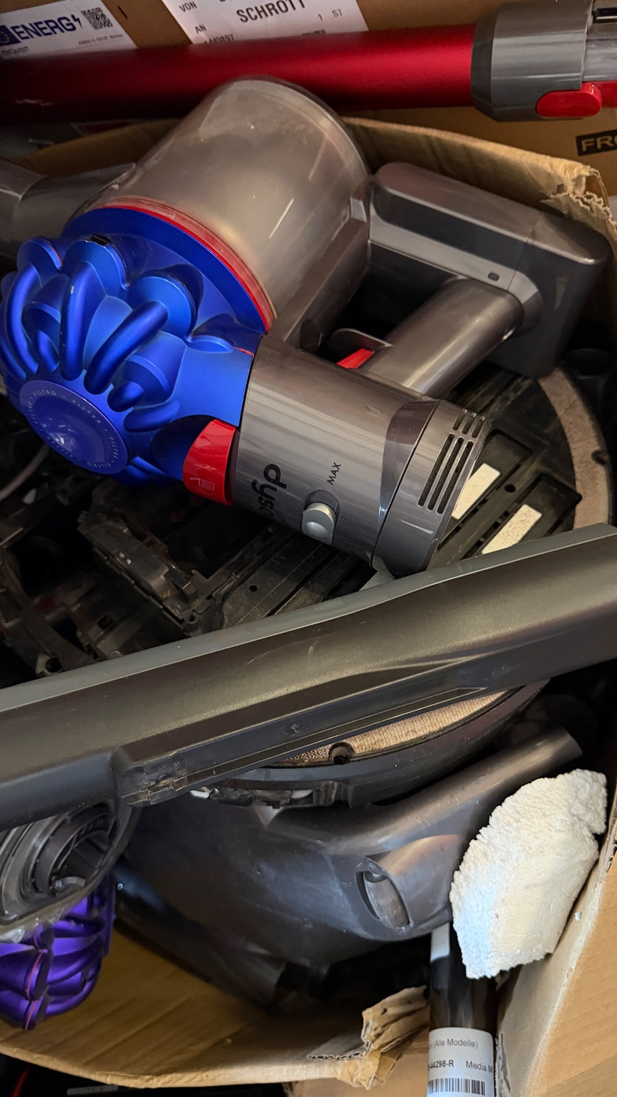 Dyson Staubsauger Konvolut – Bastlerware / defekt, Ersatzteilspender