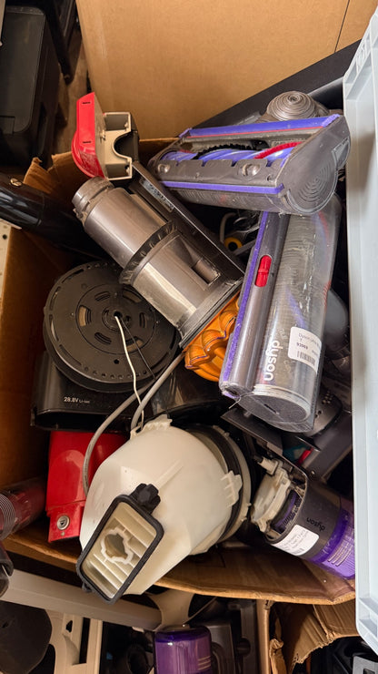 Dyson Staubsauger Konvolut – Bastlerware / defekt, Ersatzteilspender